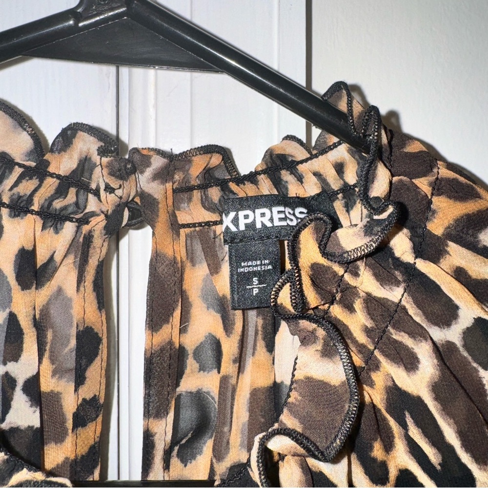 Express mock neck sheer leopard print short sleeve blouse top brown black S - Picture 4 of 16